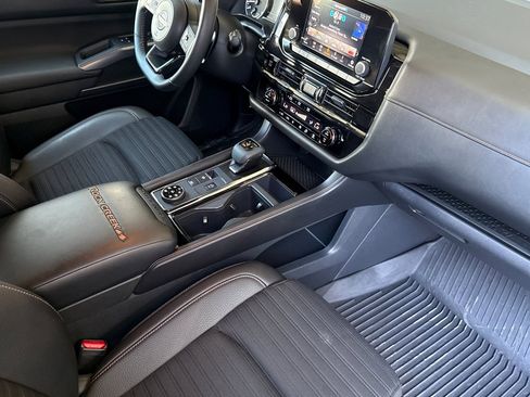 Used 2025 Nissan Pathfinder Rock Creek AWD/4WD image 19
