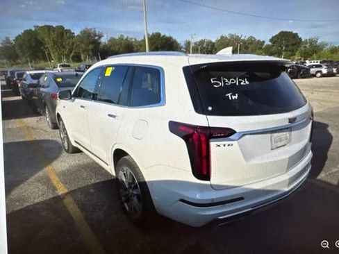 Used 2021 Cadillac XT6 Premium Luxury FWD image 2