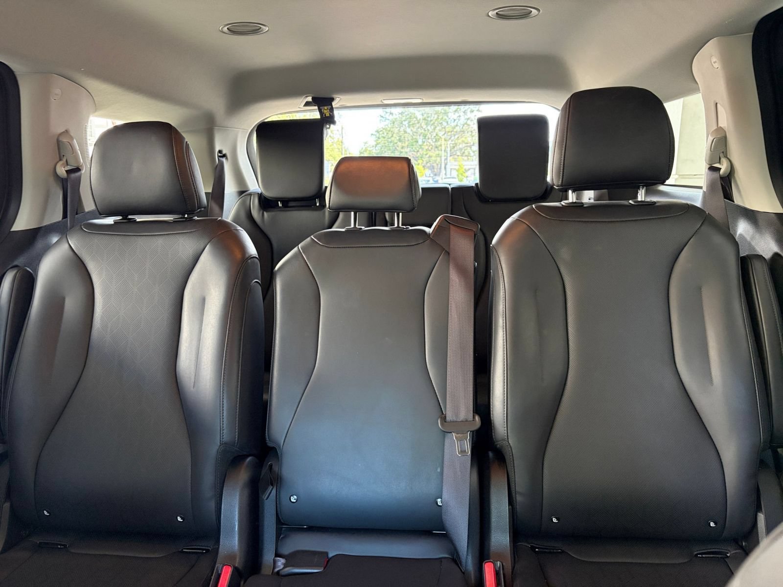 Used 2026 Kia Carnival FWD image 40