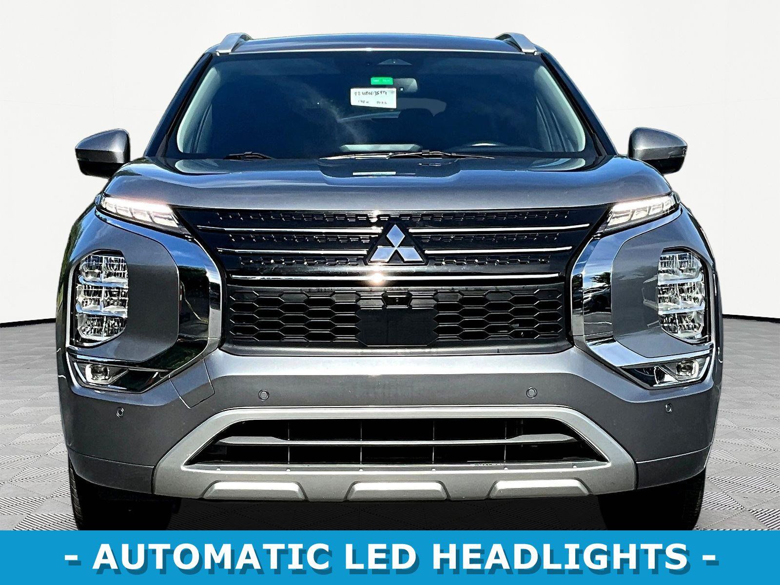 Used 2022 Mitsubishi Outlander SEL FWD image 2