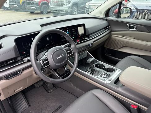 Certified 2025 Kia Carnival SX FWD image 7