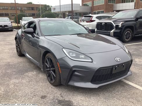 Used 2025 Toyota GR86 Premium RWD image 4