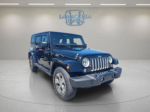 Used 2018 Jeep Wrangler Unlimited Sahara AWD/4WD image 7