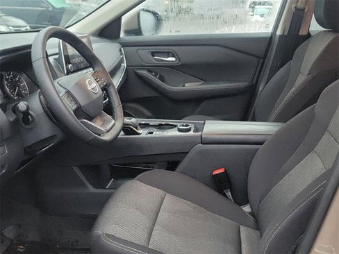 Certified 2025 Nissan Rogue SV image 9