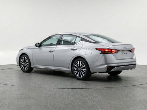 Used 2025 Nissan Altima 2.5 SV FWD image 6