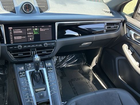 Used 2021 Porsche Macan image 16