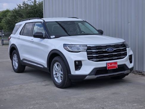 New 2025 Ford Explorer Active w/ Active Comfort Package image 2