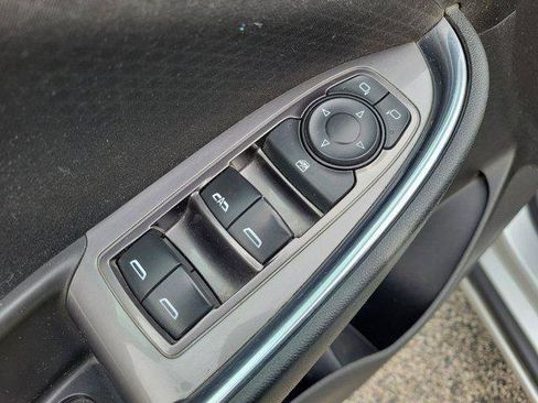 Used 2017 Chevrolet Malibu LT image 16