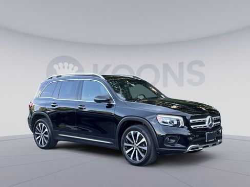 Used 2022 Mercedes-Benz GLB 250 4MATIC w/ Premium Package Lite image 2
