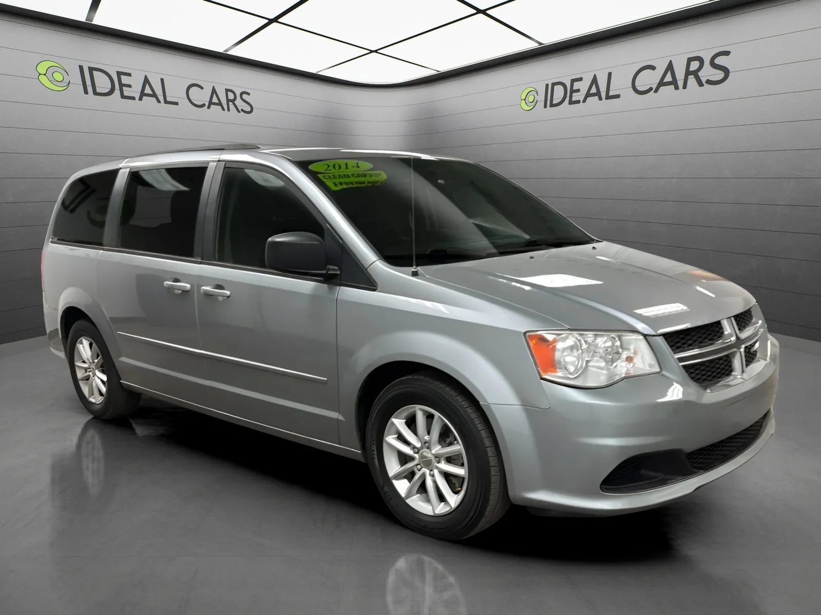 Used 2014 Dodge Grand Caravan SXT FWD image 3
