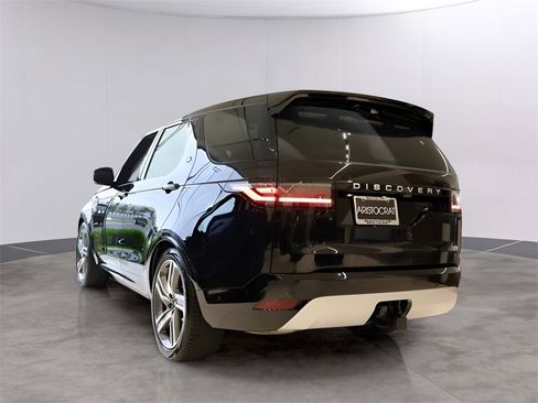 Used 2025 Land Rover Discovery Metropolitan Edition image 14