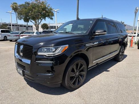 Used 2023 Lincoln Navigator L Reserve w/ Monochromatic Package AWD/4WD image 3