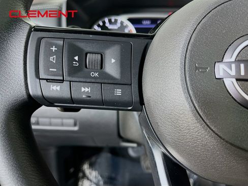Used 2022 Nissan Rogue SV FWD image 15