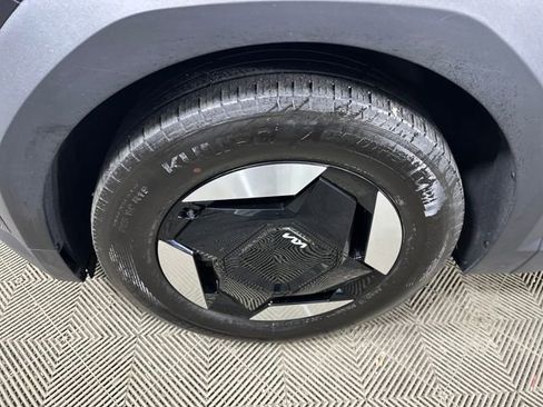 Used 2024 Kia EV9 Wind image 10