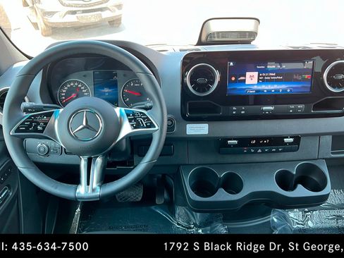 Used 2025 Mercedes-Benz Sprinter 2500 image 12