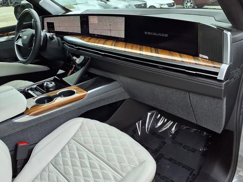 Certified 2026 Cadillac Escalade Platinum Sport w/ LPO, ONYX Package AWD/4WD image 8