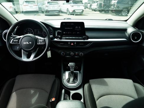 Used 2022 Kia Forte LXS FWD image 7