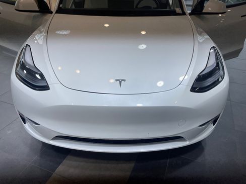 Used 2025 Tesla Model Y Performance image 21