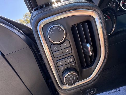 Used 2019 Chevrolet Silverado 1500 LT Trail Boss AWD/4WD image 18