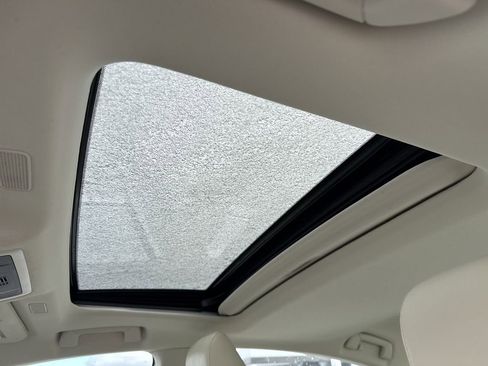 Used 2022 Lexus ES 300h w/ Premium Package image 18