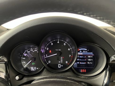 Certified 2025 Porsche Macan image 32