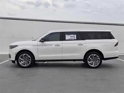 New 2025 Lincoln Navigator L Reserve image 4