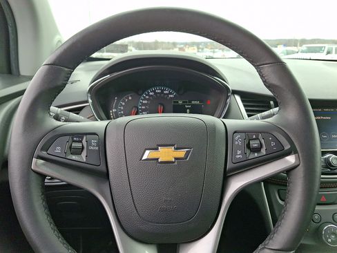 Certified 2022 Chevrolet Trax LT w/ LT Convenience Package image 19