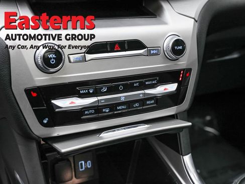 Used 2022 Ford Explorer XLT w/ Equipment Group 202A image 20