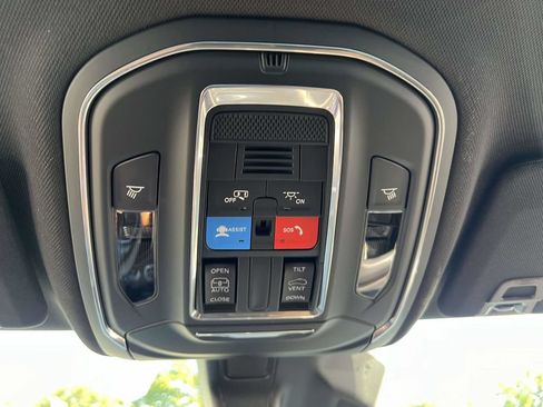 Used 2025 Jeep Grand Cherokee Laredo X AWD/4WD image 37