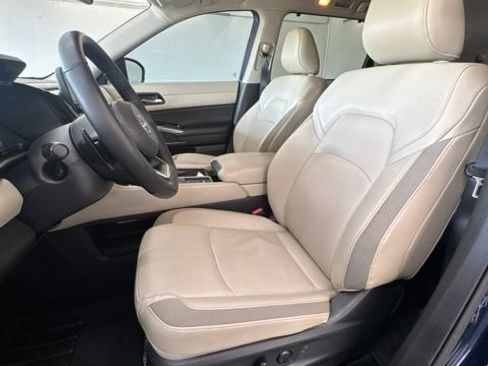 Certified 2024 Nissan Pathfinder SL w/ SL Premium Package FWD image 21