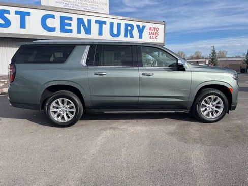 Used 2023 Chevrolet Suburban Premier AWD/4WD image 16