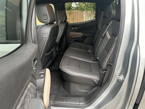 Used 2024 GMC Canyon Denali image 21