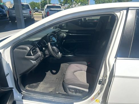 Used 2019 Toyota Camry LE FWD image 11
