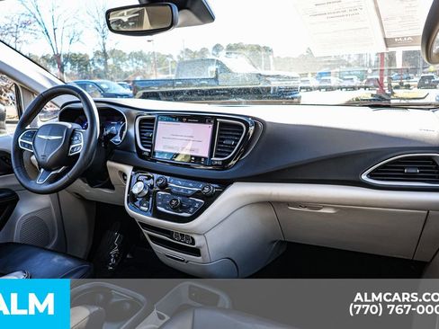 Used 2023 Chrysler Pacifica Touring-L image 33
