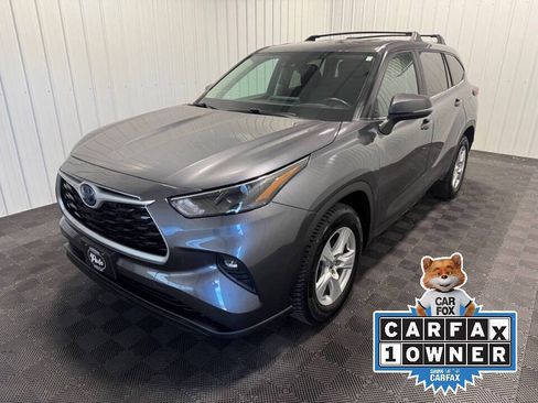 Used 2023 Toyota Highlander LE FWD image 1