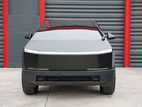 Used 2024 Tesla Cybertruck AWD Crew Cab image 2