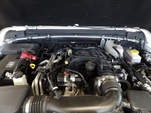 Used 2023 Jeep Wrangler Sport S image 11