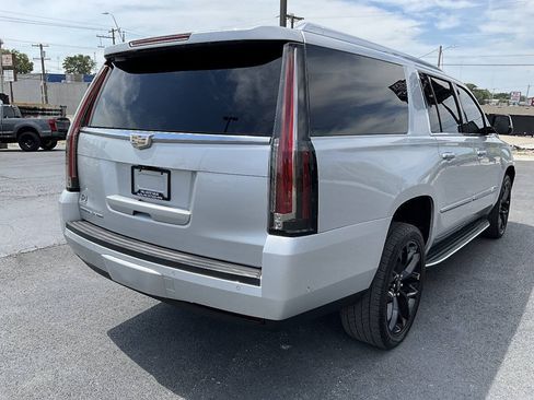 Used 2017 Cadillac Escalade ESV Luxury AWD/4WD image 5