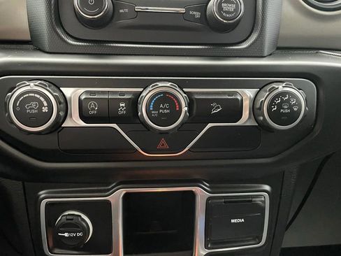 Certified 2018 Jeep Wrangler Unlimited Sport image 29