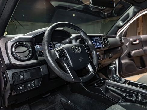 Used 2023 Toyota Tacoma TRD Sport image 17