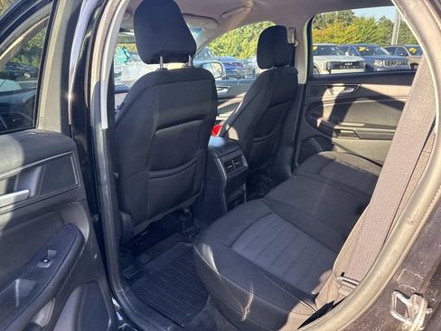 Used 2020 Ford Edge SE FWD image 6