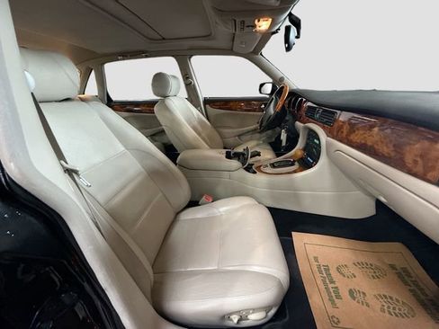 Used 1999 Jaguar XJ8 image 28