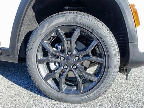 New 2025 Jeep Grand Cherokee Limited AWD/4WD image 4