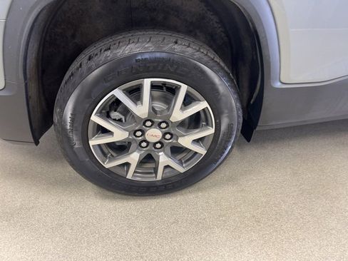 Used 2023 GMC Acadia SLE w/ Driver Convenience Package image 12