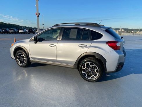 Used 2017 Subaru Crosstrek 2.0i Premium w/ Moonroof Package AWD/4WD image 6