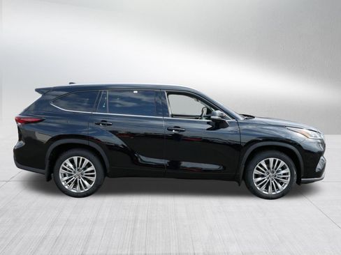 Certified 2026 Toyota Highlander Platinum AWD/4WD image 8