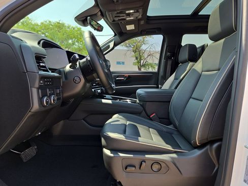 Used 2025 Chevrolet Tahoe Premier RWD image 16