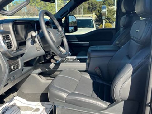 Used 2025 Ford F350 Platinum w/ FX4 Off-Road Package image 12