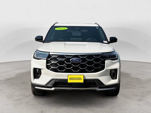 Certified 2025 Ford Explorer Platinum w/ Ultimate Package AWD/4WD image 2