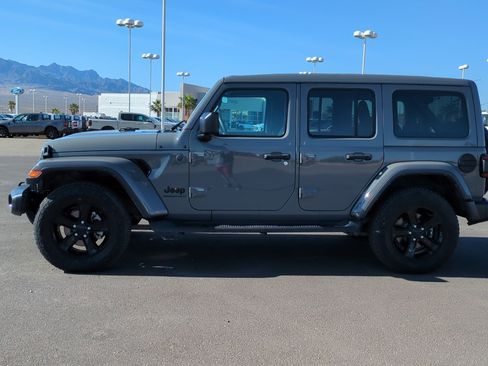 Used 2023 Jeep Wrangler Unlimited Sahara image 6